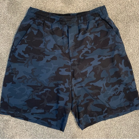 Lululemon T.H.E. Short 9” with Nulux Liner - great condition! - Picture 2 of 8